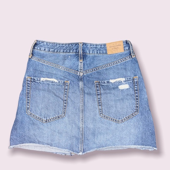Abercrombie and Fitch Y2k Mini Skirt! So cute and has a good stretch. Size 0. - Picture 2 of 3